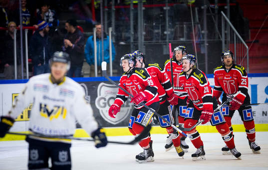 Örebros Marcus Weinstock gör 6-1 och jublar och i
