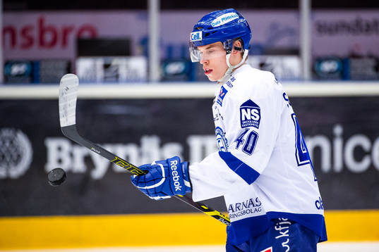 Leksands Tomi Sallinen före ishockeymatchen i SHL mellan