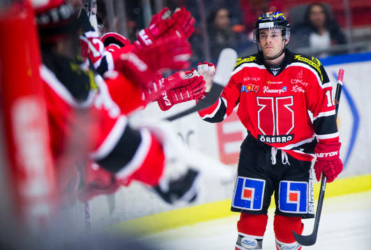 Örebros Derek Ryan gör 4-0 och jublar