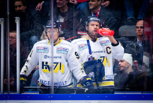 s Andreas Jämtin och Jere Karalahti deppar i