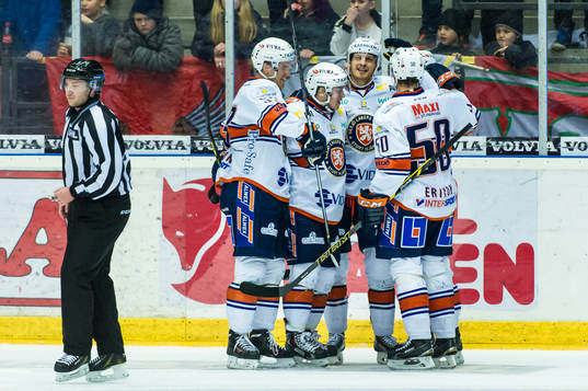 Växjös Alexander Johansson styrde in pucken till 2-2