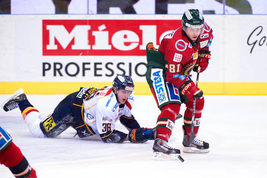 Djurgårdens Philip Holm kastar sig