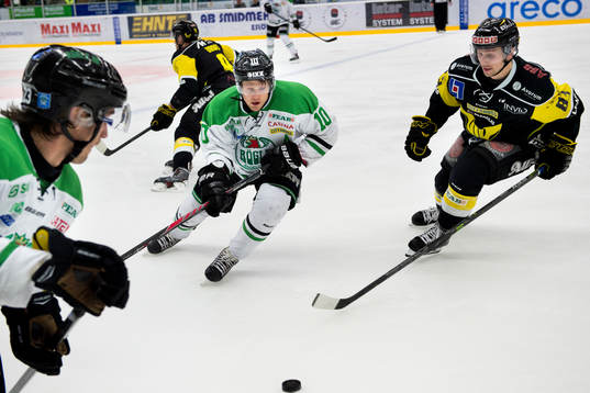Rögles Viktor Lindgren och Västerås Dustin Johner