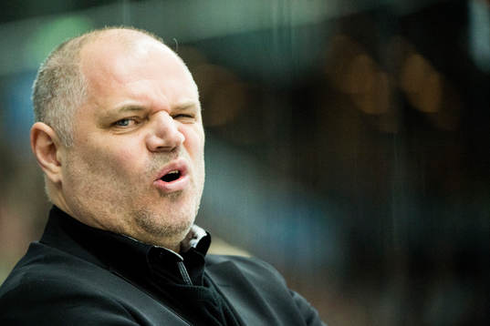 Västerås assisterande tränare Pär Hellenberg deppar