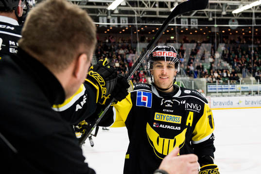 Västerås Jeremy Williams jublar