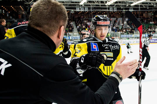 Västerås Robin Jacobsson jublar