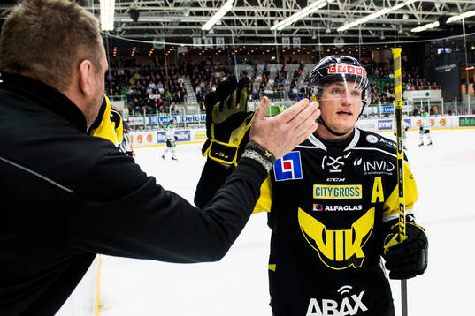 Västerås Nicholas Angell jublar
