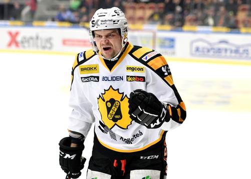Skellefteås Janne Pesonen jublar