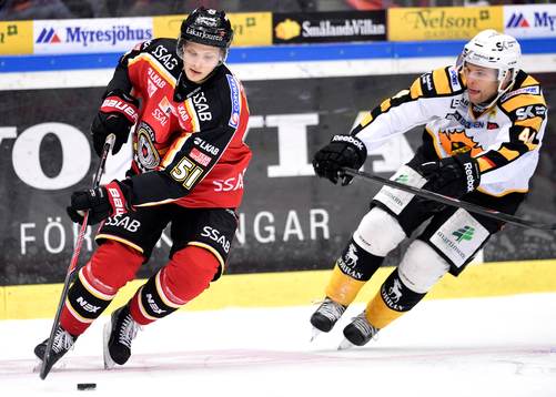Luleås Kristian Näkyvä jagas av Skellefteås Rob Schremp