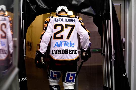 Skellefteås Martin Lundberg lämnar isen i