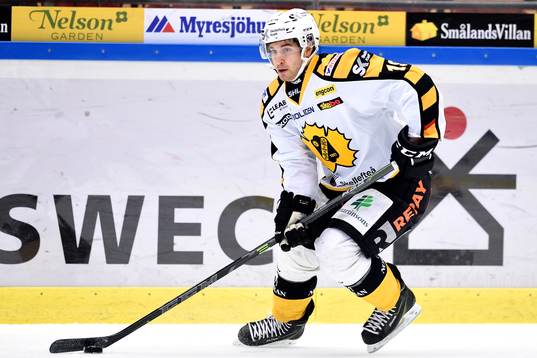Skellefteås Andrew Calof med pucken