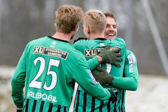Bläddra bland fler bilder av Fotboll, Träningsmatch, Varberg - Halmia