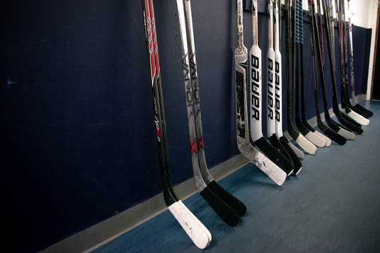 Luleås klubbor före ishockeymatchen i SHL mellan  Leksand