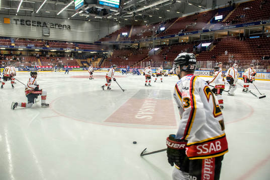 Luleås spelare värmer upp före ishockeymatchen i SHL