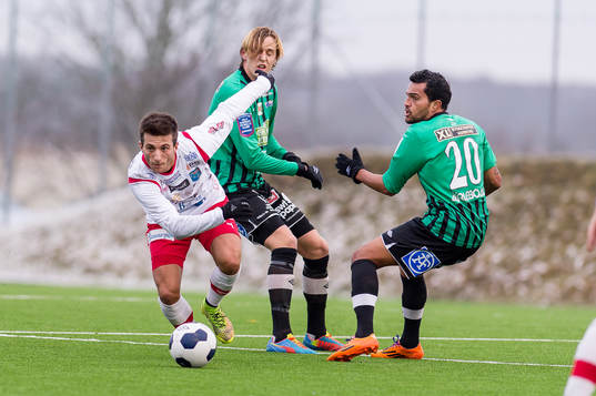 Halmias Vigan Ademi och Varbergs Joakim Lindner och