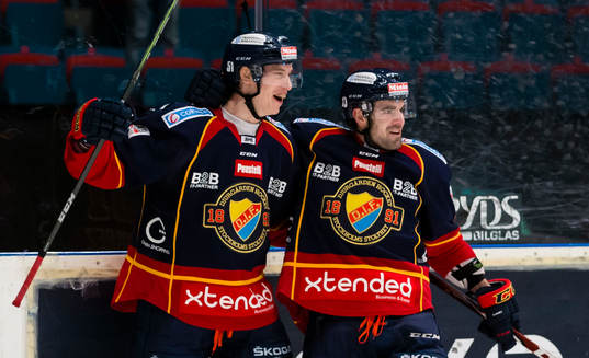 Djurgårdens Robin Alvarez (v) jublar med Damien Fleury (h)