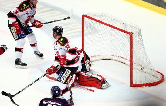 Mål 1-0 av Linköpings Mattias Sjögren (utanför bild)