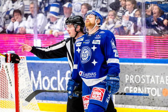 Leksands Mattias Ritola blir utvisad för att han slagit