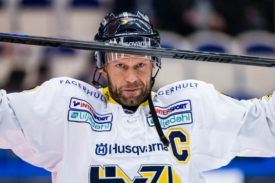 s Jere Karalahti värmer upp