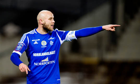 Sundsvalls Stefan Ålander pekar