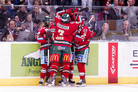 Frölundas spelare jublar