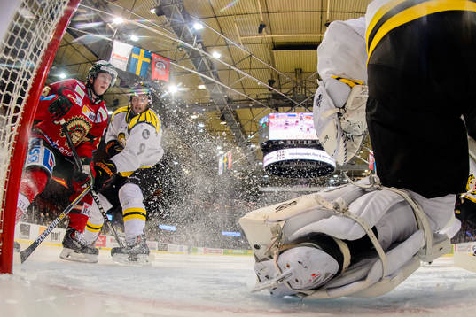 Frölundas Erik Karlsson och Brynäs Niclas Andersen i