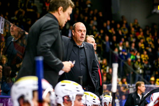 MoDos tränare Per-Erik Johnsson deppar