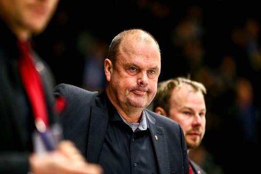 MoDos tränare Per-Erik Johnsson deppar