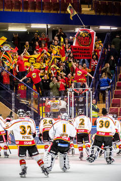 Luleås supportrar och spelare jublar