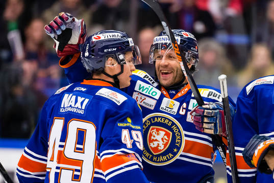 Växjös Rhett Rakhshani firara av Tomi Kallio