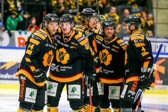 Skellefteås Rob Schremp och Nick Sörensen jublar