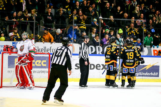 Skellefteås Andrew Calof  och Arvid Lundberg jublar