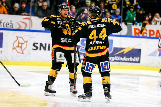 Skellefteås Rob Schremp och Nick Sörensen jublar
