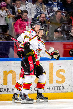 Luleås Johan Harju och Kristian Näkyvä jublar