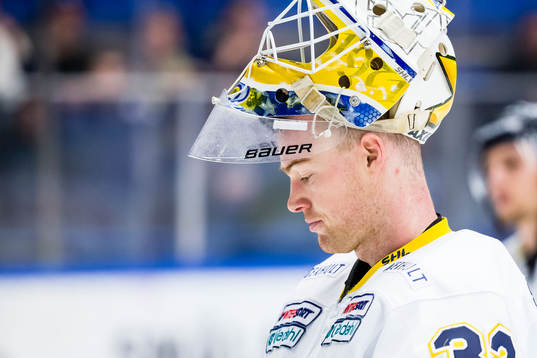 s målvakt Gustaf Wesslau deppar