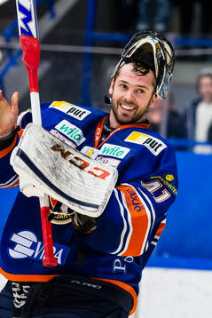 Växjös målvakt Cristopher Nihlstorp firar
