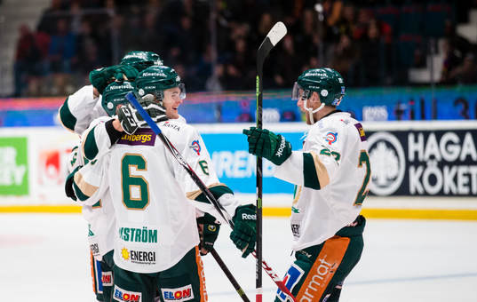 Färjestad Ludwig Byström och Per Åslund (h) ser glada ut