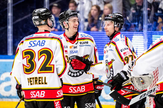 Luleås Johan Forsberg och Per Ledin jublar
