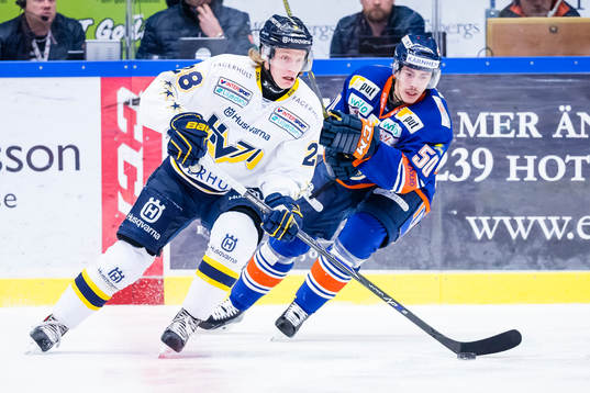 s Anton Bengtsson jagas av Växjös Sebastian Erixon
