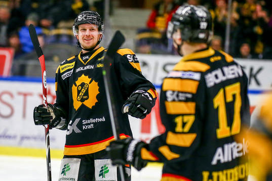 Skellefteås Tim Heed  och Pär Lindholm jublar