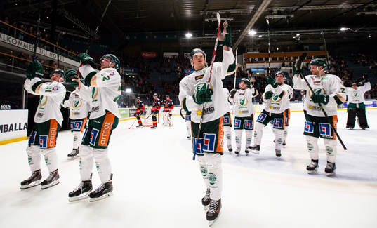 Färjestads spelare tackar de tillresta Färjestads