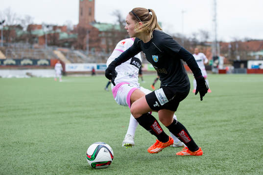 Göteborgs Elin Rubensson vänder bort Rosengårds