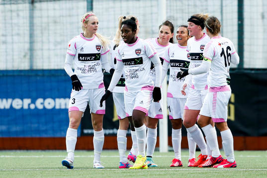 Rosengårds spelare jublar