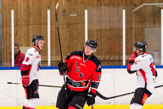 Lund Gigants Kevin Ericson (mitten) deppar samtidigt som