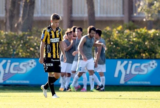 Häckens Albin Skoglund deppar och Gold Coast FC jublar