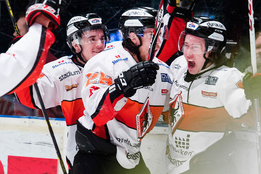 Karlskronas Filip Cruseman jublar