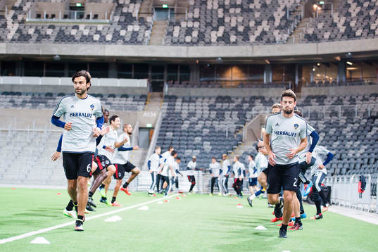 LA Galaxy tränar på Tele2 arena