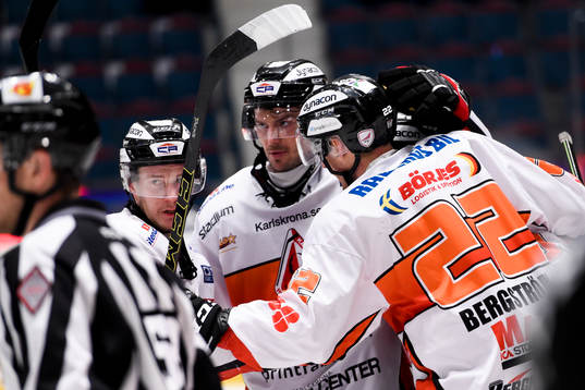 Karlskronas spelare jublar
