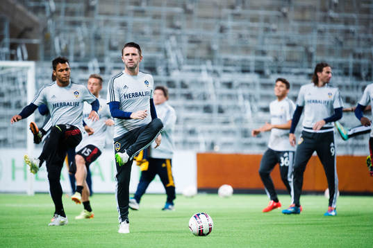LA Galaxy med Robbie Keane längst fram tränar på Tele2