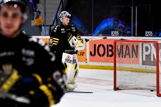 s målvakt Robin Rahm deppar